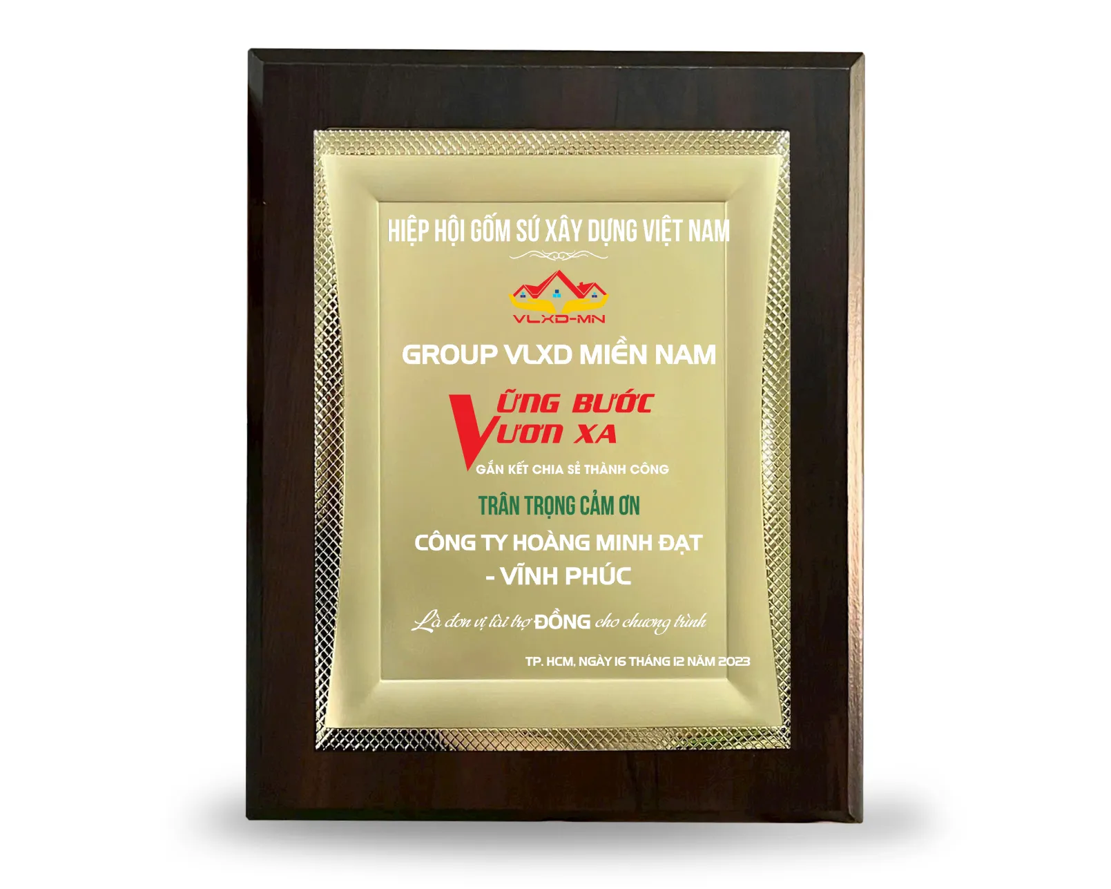 Kỷ niệm chương gỗ đồng 20 (để dọc)