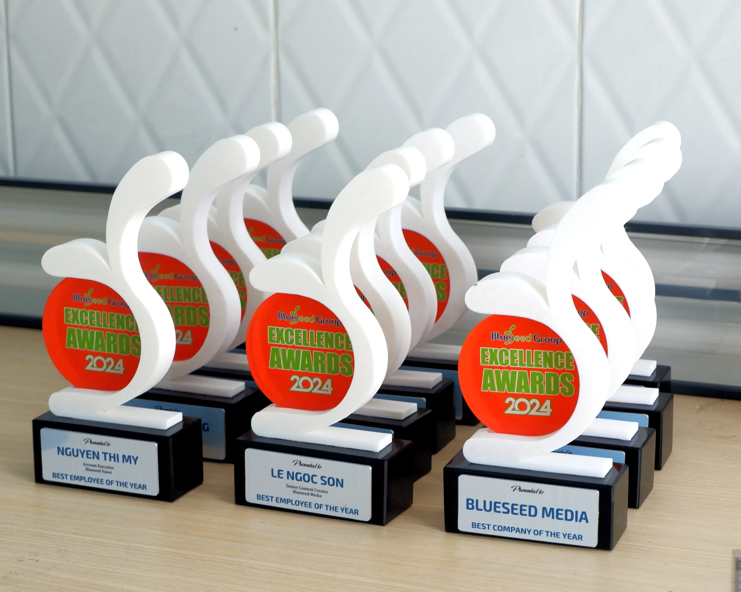 Cúp 3D đế pha lê đen