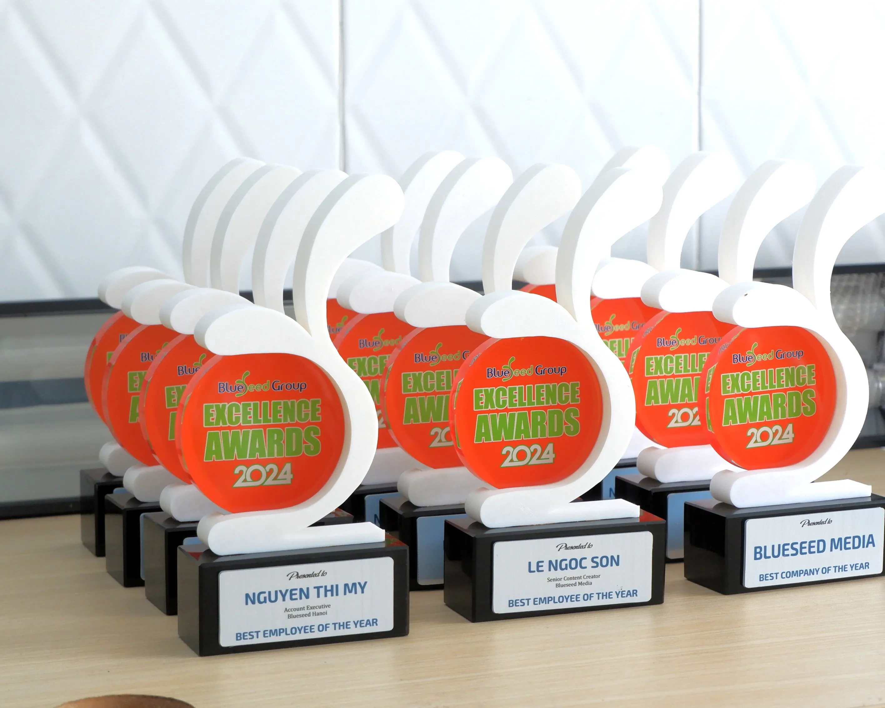 Cúp 3D đế pha lê đen