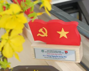 Cúp 3D hình Cờ Đảng