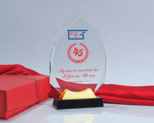 Kỷ niệm chương tri ân thầy cô (Chất liệu pha lê)